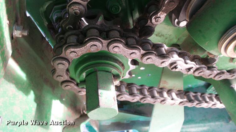 image for item DC2368 2013 John Deere 569 Premium round baler