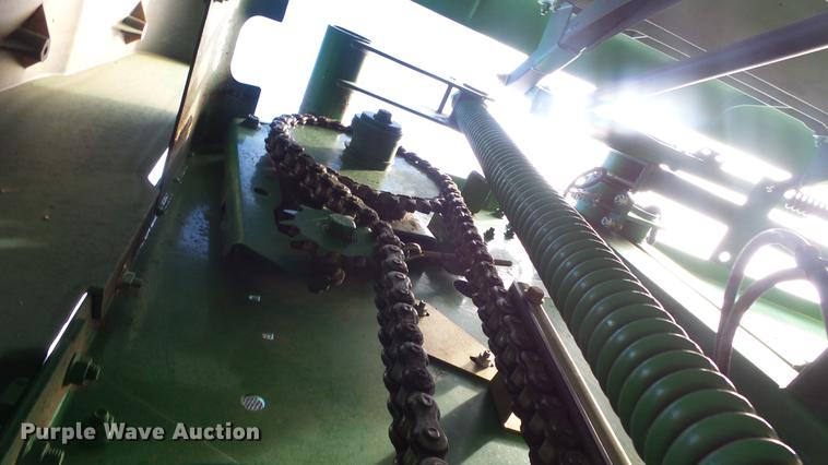 image for item DC2368 2013 John Deere 569 Premium round baler