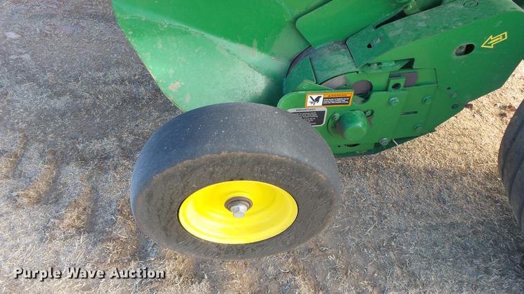image for item DC2368 2013 John Deere 569 Premium round baler