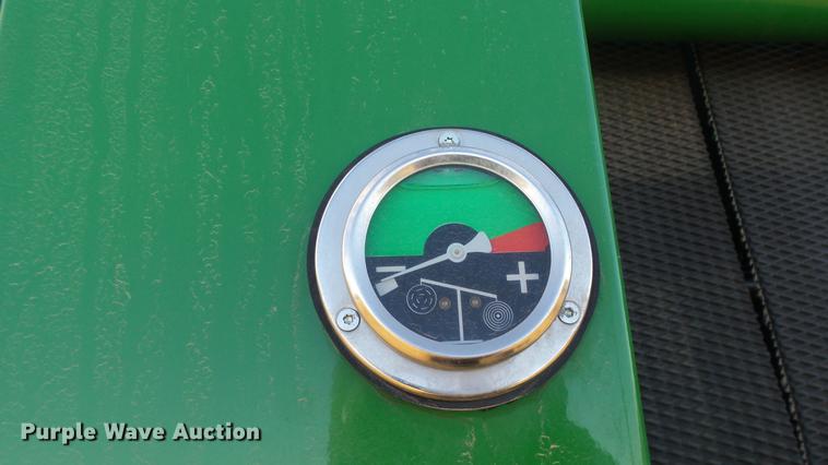 image for item DC2368 2013 John Deere 569 Premium round baler