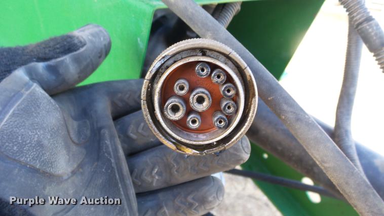 image for item DC2368 2013 John Deere 569 Premium round baler