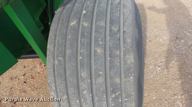 image for item DC2368 2013 John Deere 569 Premium round baler