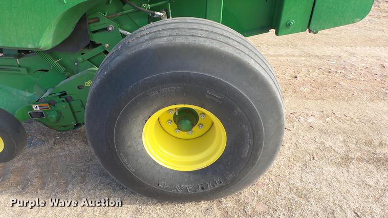 image for item DC2368 2013 John Deere 569 Premium round baler