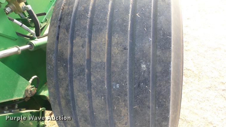 image for item DC2368 2013 John Deere 569 Premium round baler