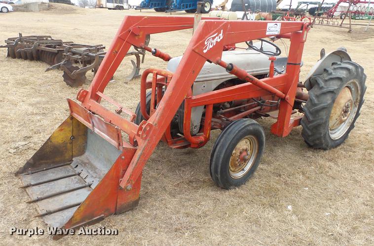 image for item DC2375 Ford tractor