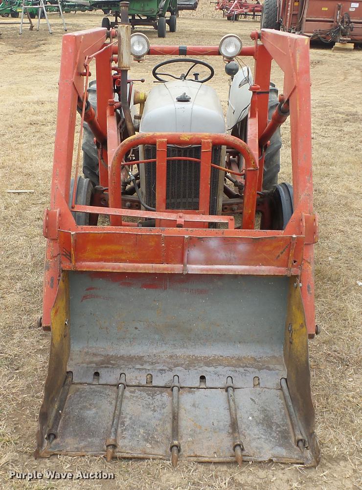 image for item DC2375 Ford tractor