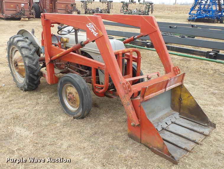 image for item DC2375 Ford tractor