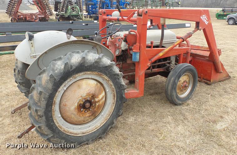 image for item DC2375 Ford tractor