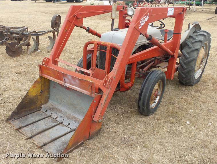 image for item DC2375 Ford tractor