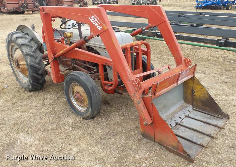 image for item DC2375 Ford tractor