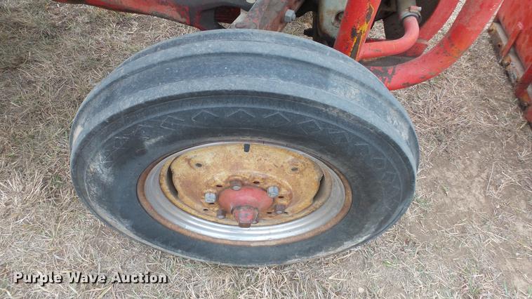 image for item DC2375 Ford tractor