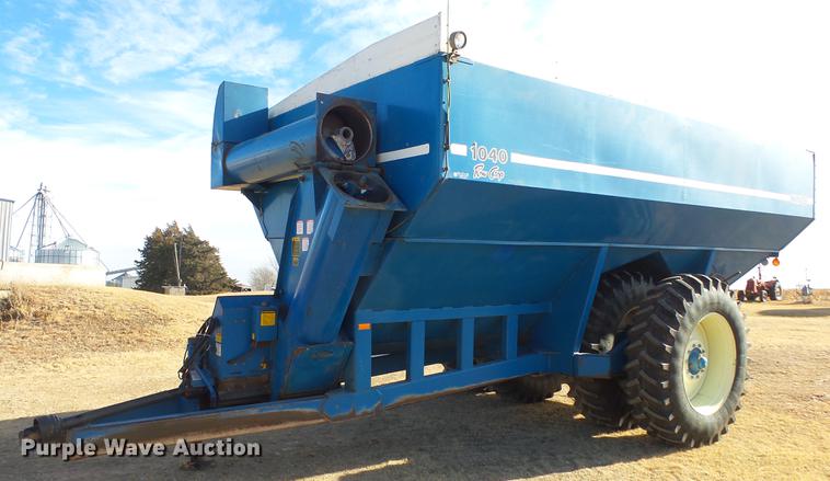 image for item DC2377 Kinze AW1040 row crop grain cart