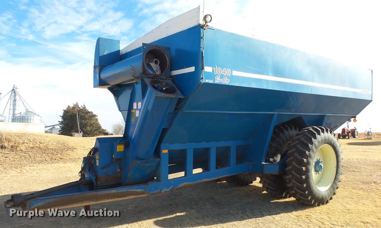 image for item DC2377 Kinze AW1040 row crop grain cart