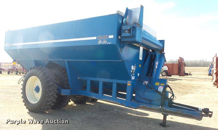 image for item DC2377 Kinze AW1040 row crop grain cart