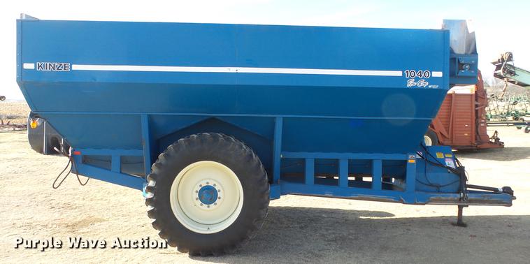 image for item DC2377 Kinze AW1040 row crop grain cart