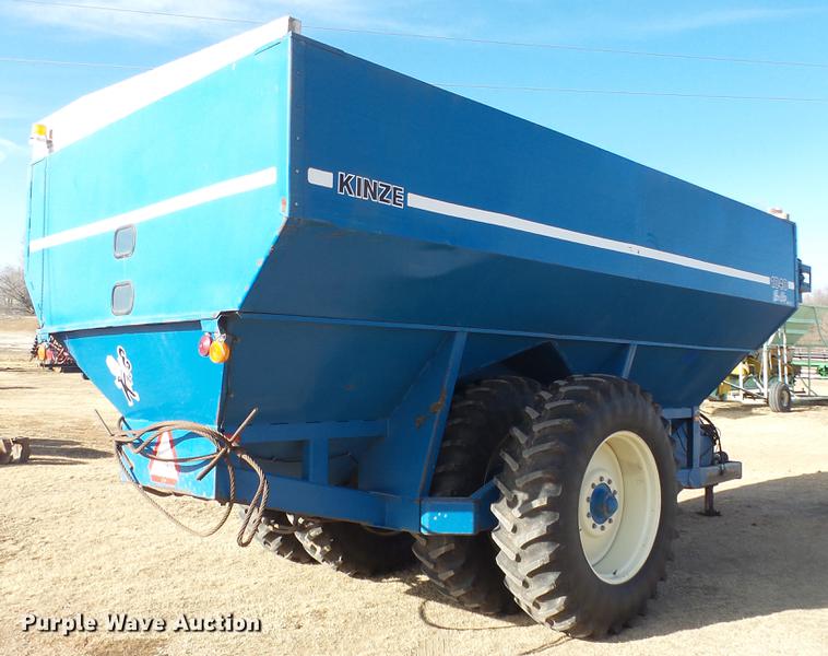 image for item DC2377 Kinze AW1040 row crop grain cart