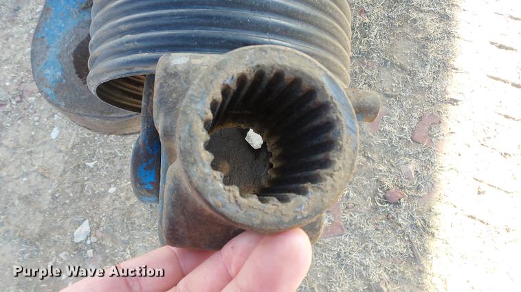 image for item DC2377 Kinze AW1040 row crop grain cart