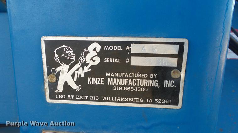 image for item DC2377 Kinze AW1040 row crop grain cart