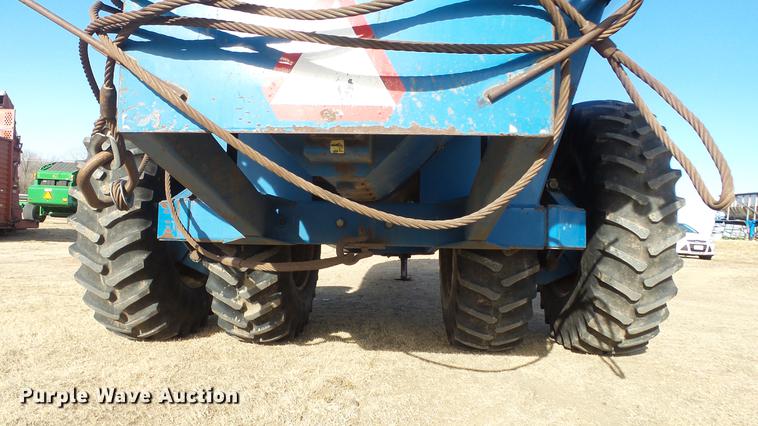 image for item DC2377 Kinze AW1040 row crop grain cart