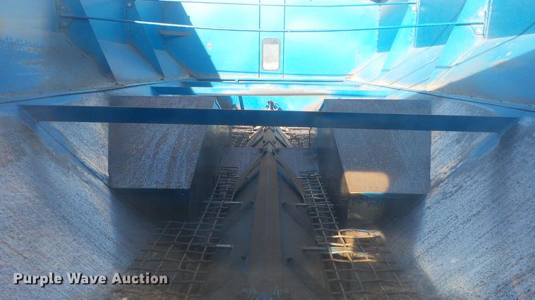 image for item DC2377 Kinze AW1040 row crop grain cart