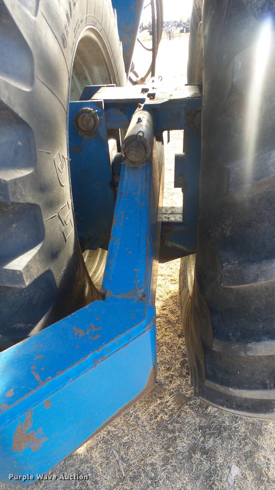 image for item DC2377 Kinze AW1040 row crop grain cart