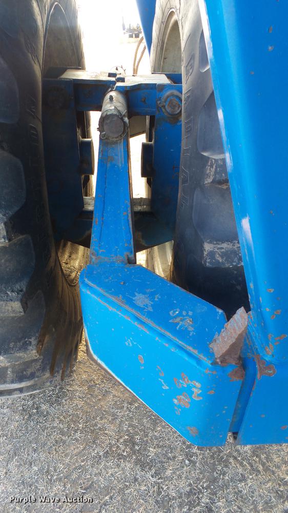 image for item DC2377 Kinze AW1040 row crop grain cart