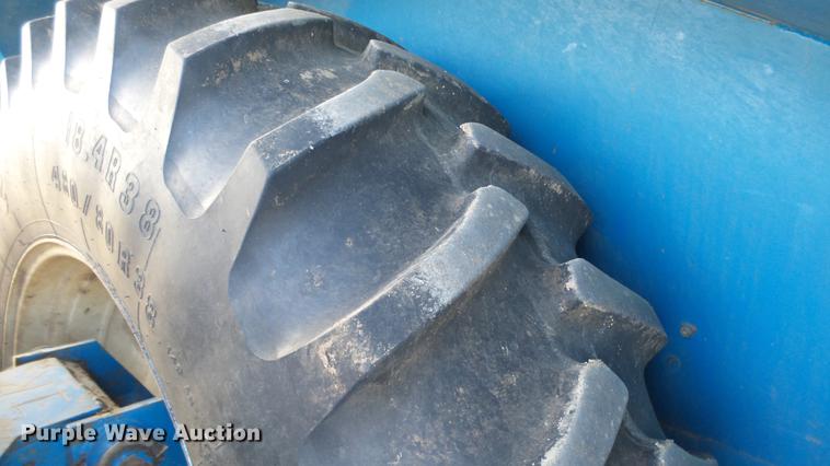 image for item DC2377 Kinze AW1040 row crop grain cart