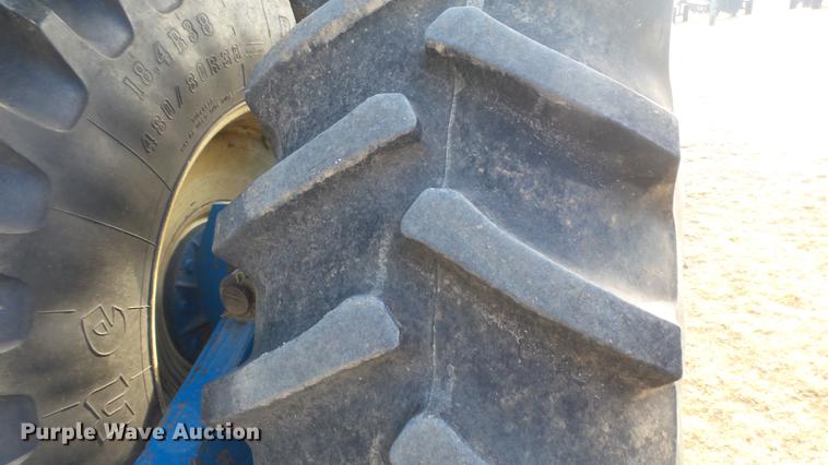 image for item DC2377 Kinze AW1040 row crop grain cart