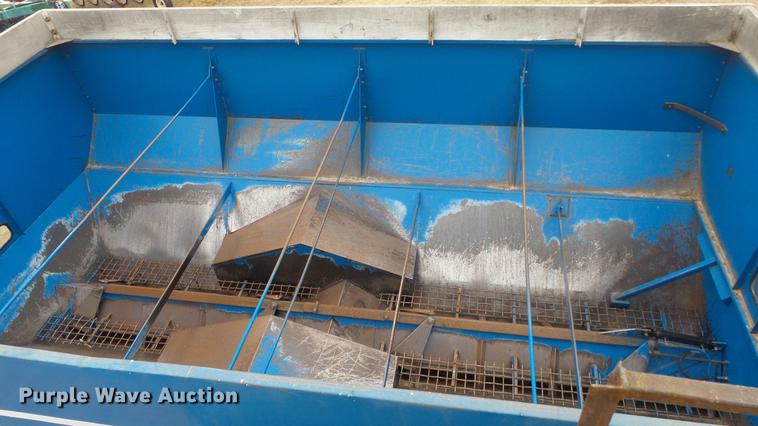 image for item DC2377 Kinze AW1040 row crop grain cart