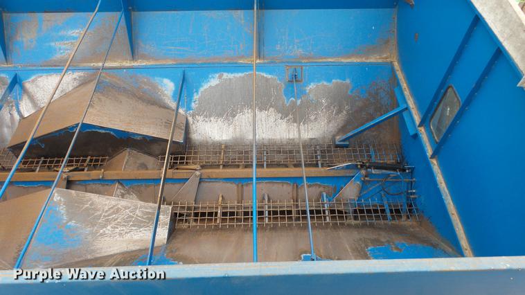 image for item DC2377 Kinze AW1040 row crop grain cart