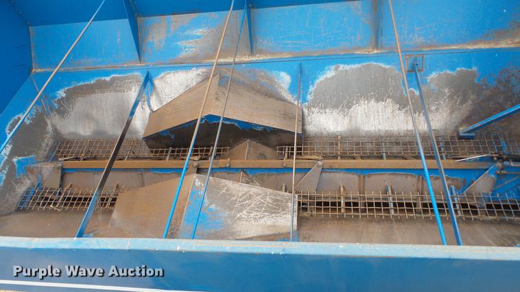 image for item DC2377 Kinze AW1040 row crop grain cart