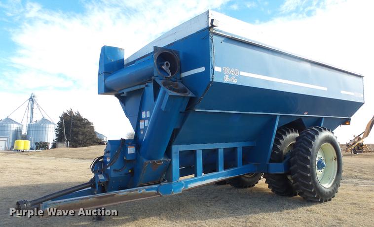 image for item DC2378 Kinze AW1040 row crop grain cart