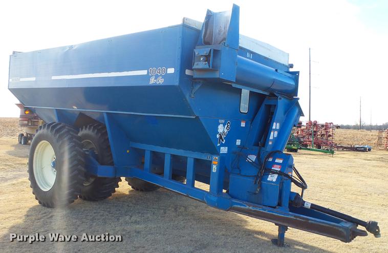 image for item DC2378 Kinze AW1040 row crop grain cart