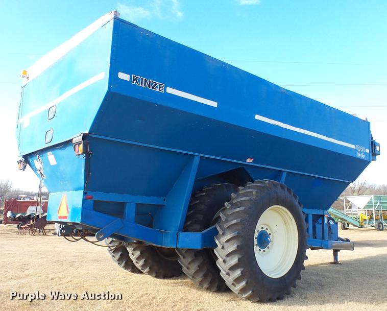 image for item DC2378 Kinze AW1040 row crop grain cart