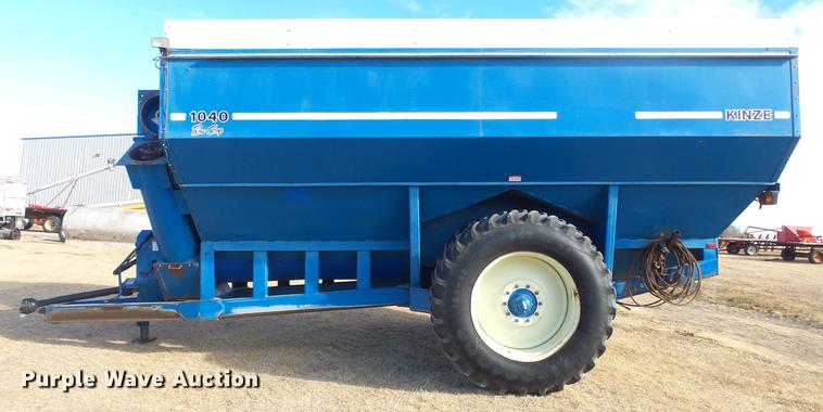 image for item DC2378 Kinze AW1040 row crop grain cart