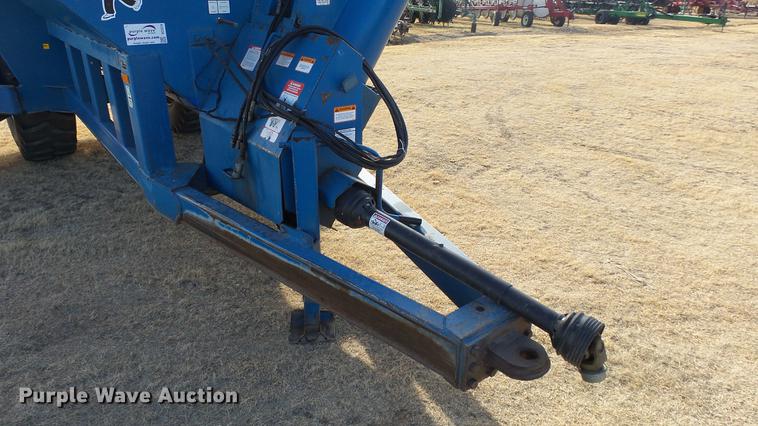 image for item DC2378 Kinze AW1040 row crop grain cart