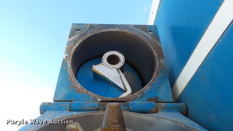 image for item DC2378 Kinze AW1040 row crop grain cart