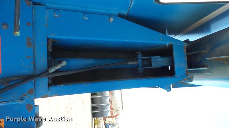 image for item DC2378 Kinze AW1040 row crop grain cart