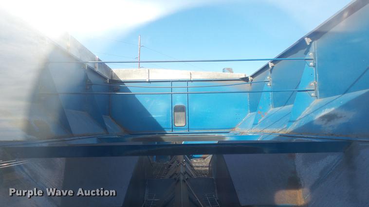 image for item DC2378 Kinze AW1040 row crop grain cart