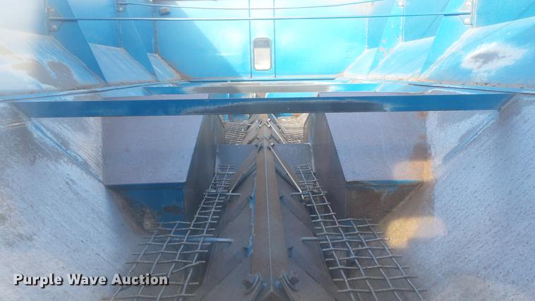 image for item DC2378 Kinze AW1040 row crop grain cart