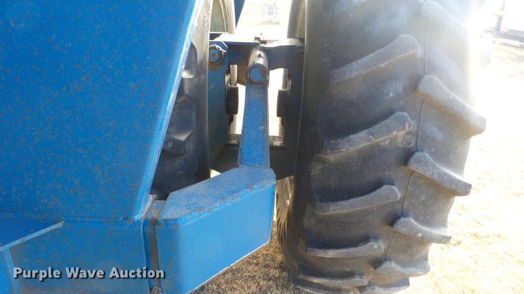 image for item DC2378 Kinze AW1040 row crop grain cart