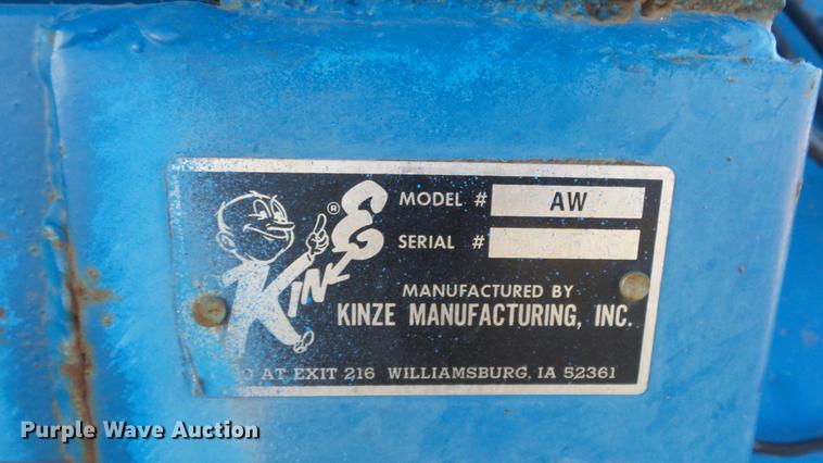 image for item DC2378 Kinze AW1040 row crop grain cart