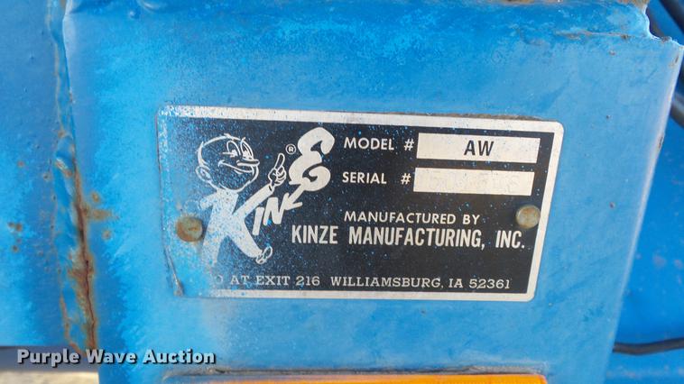 image for item DC2378 Kinze AW1040 row crop grain cart