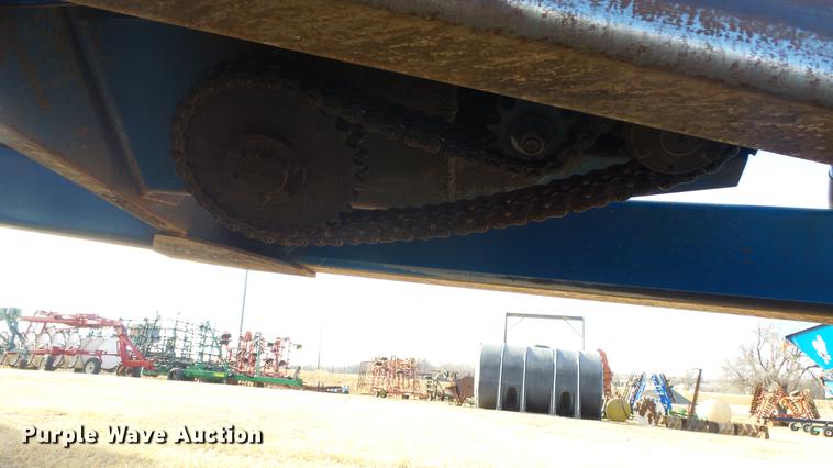 image for item DC2378 Kinze AW1040 row crop grain cart