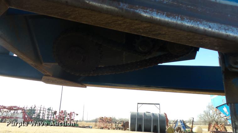 image for item DC2378 Kinze AW1040 row crop grain cart