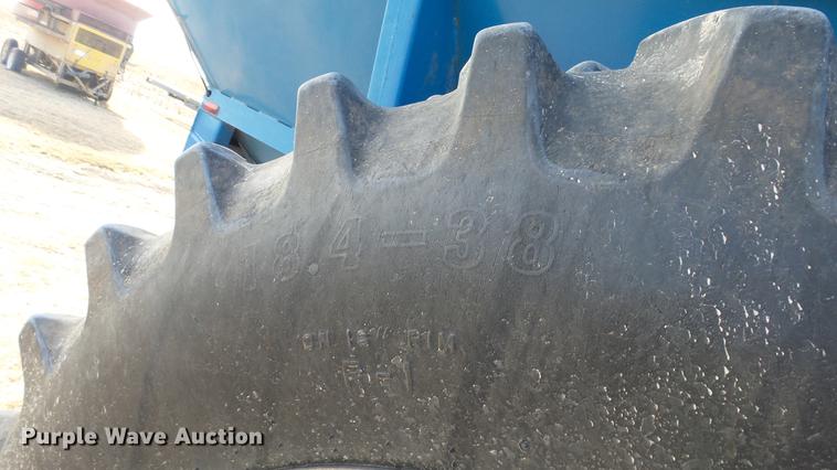 image for item DC2378 Kinze AW1040 row crop grain cart