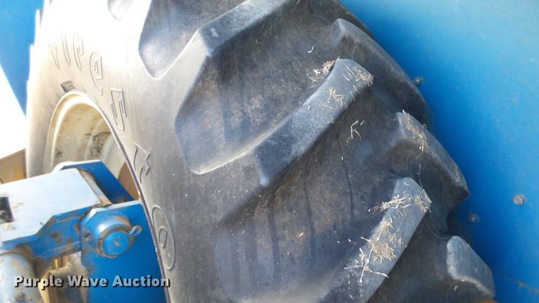 image for item DC2378 Kinze AW1040 row crop grain cart