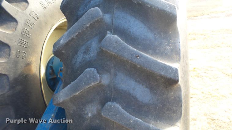 image for item DC2378 Kinze AW1040 row crop grain cart