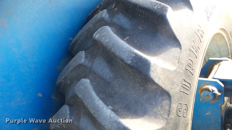 image for item DC2378 Kinze AW1040 row crop grain cart