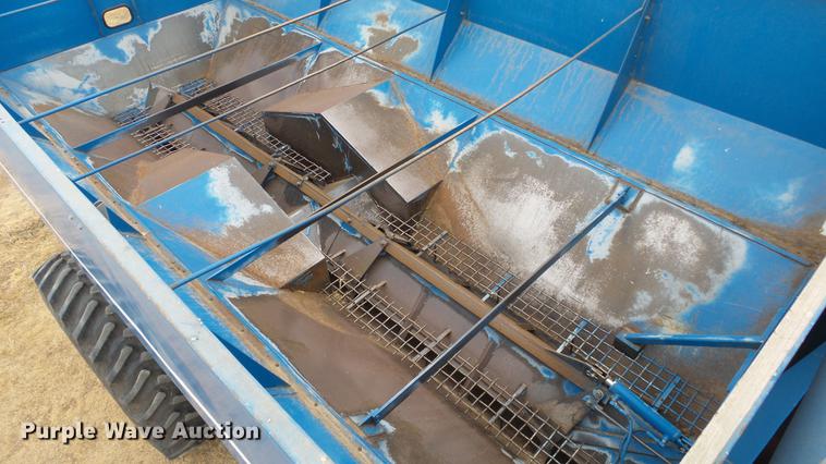 image for item DC2378 Kinze AW1040 row crop grain cart